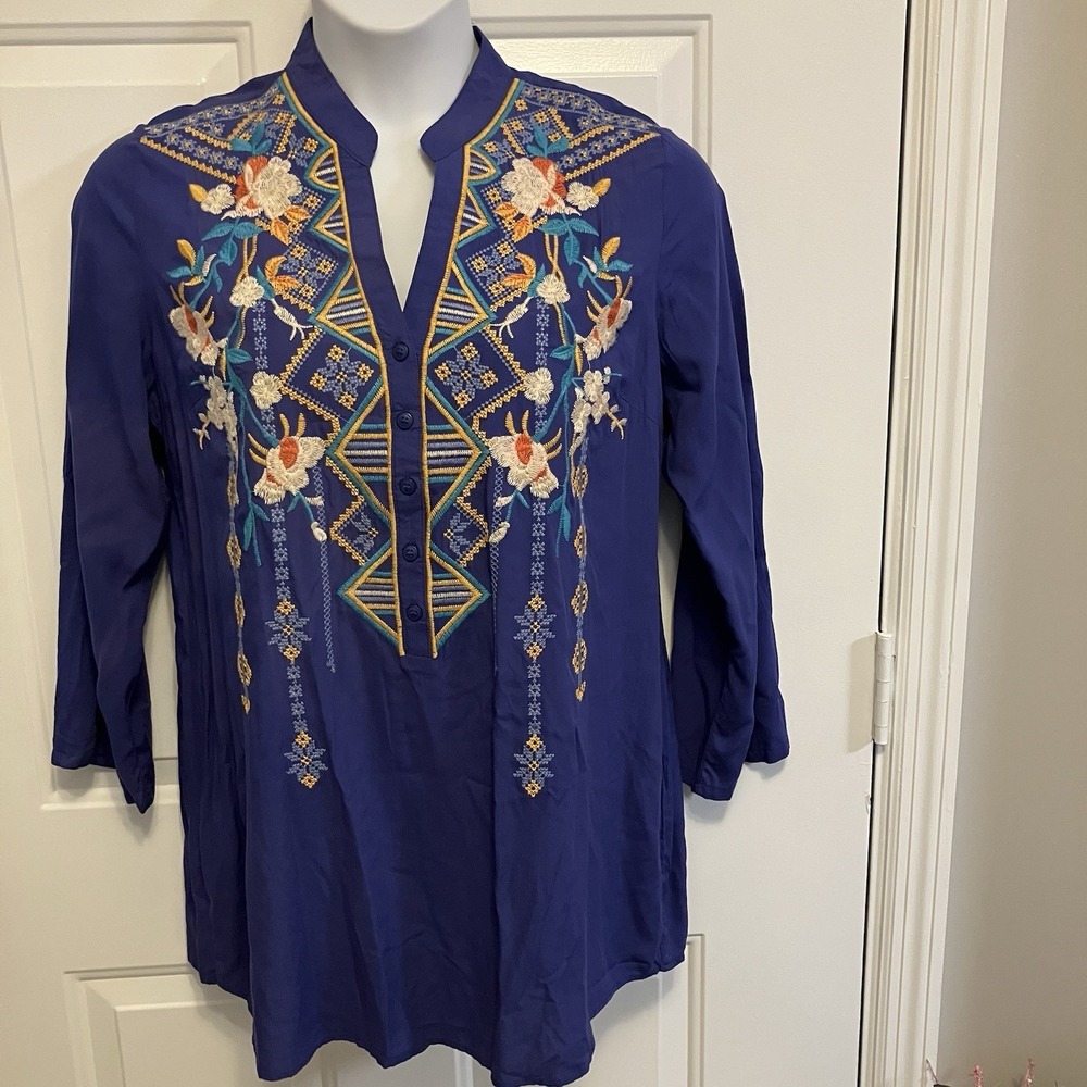 NWT LUNA MOON Embroidered Tunic Top Roll Tab Sleeve 100% Rayon Blue Womens Large